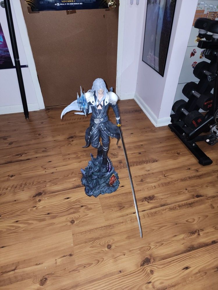 Final Fantasy 7 Statue