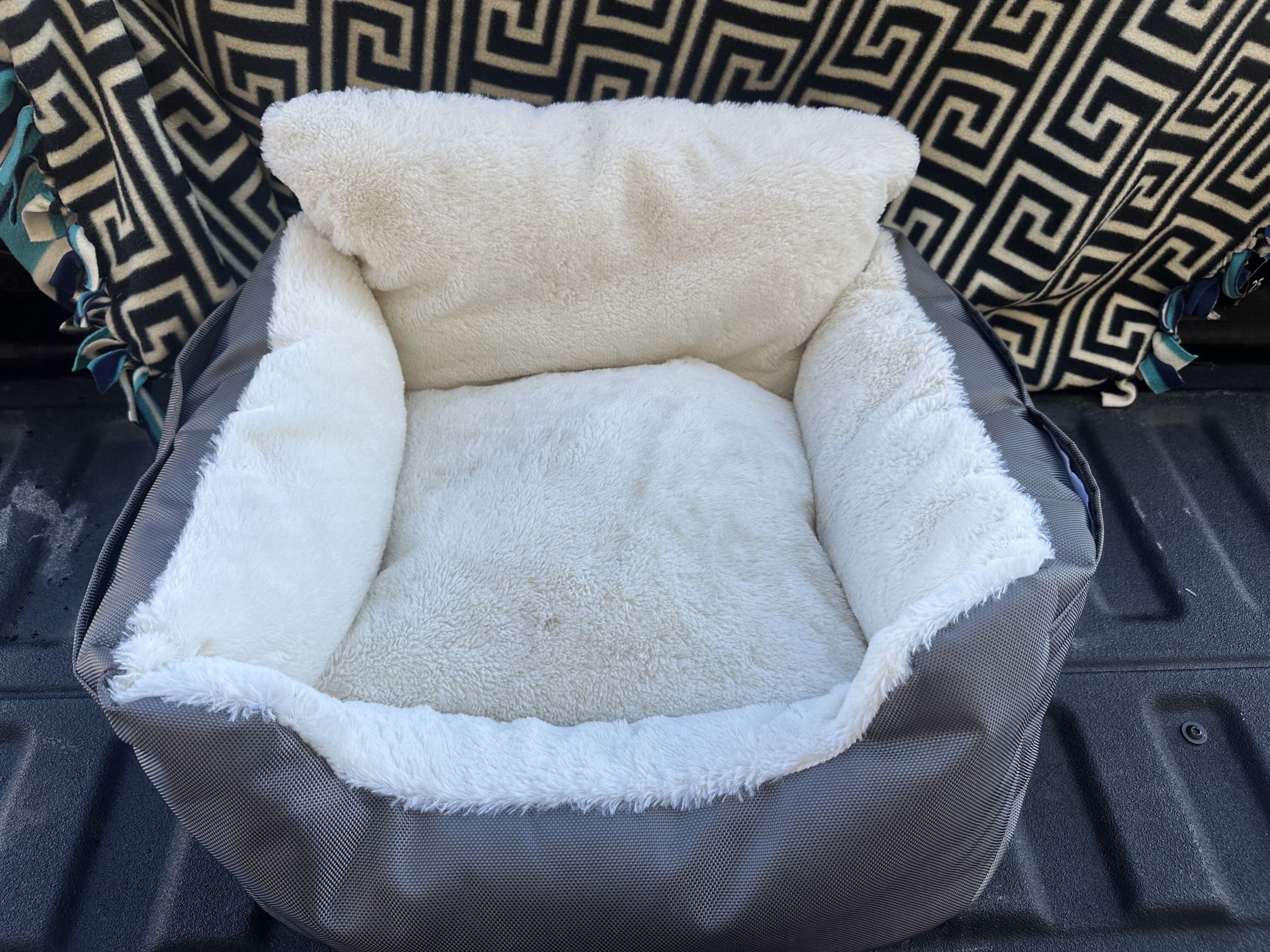 Like New Dog Bed With Straps For Car 