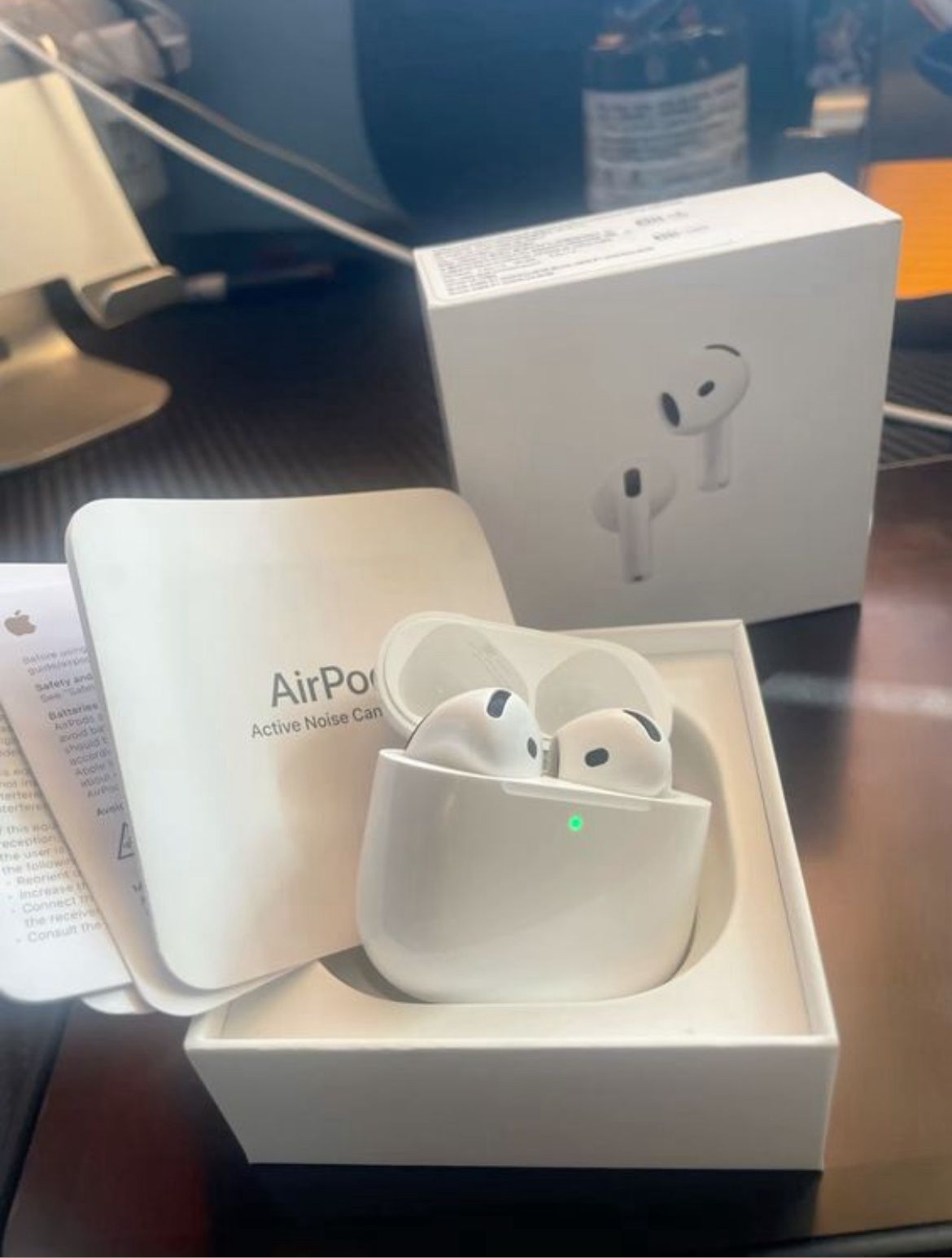 Apple AirPods (4th Generation)