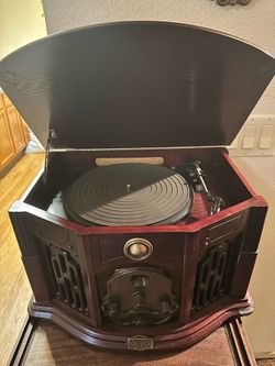 Thomas Pacconi record player