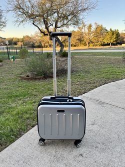 Excellent Condition Rockland Revolution 17" Hardside Rolling Computer Case / Carry-On - Silver