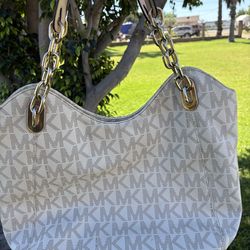 Beige Micheal kors bag