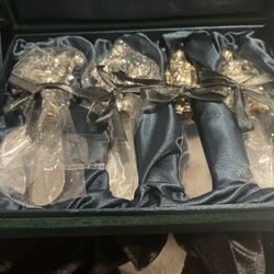 NWOT 4 Silverplate Cheese Spreaders In Dark Green Velveteen Box
