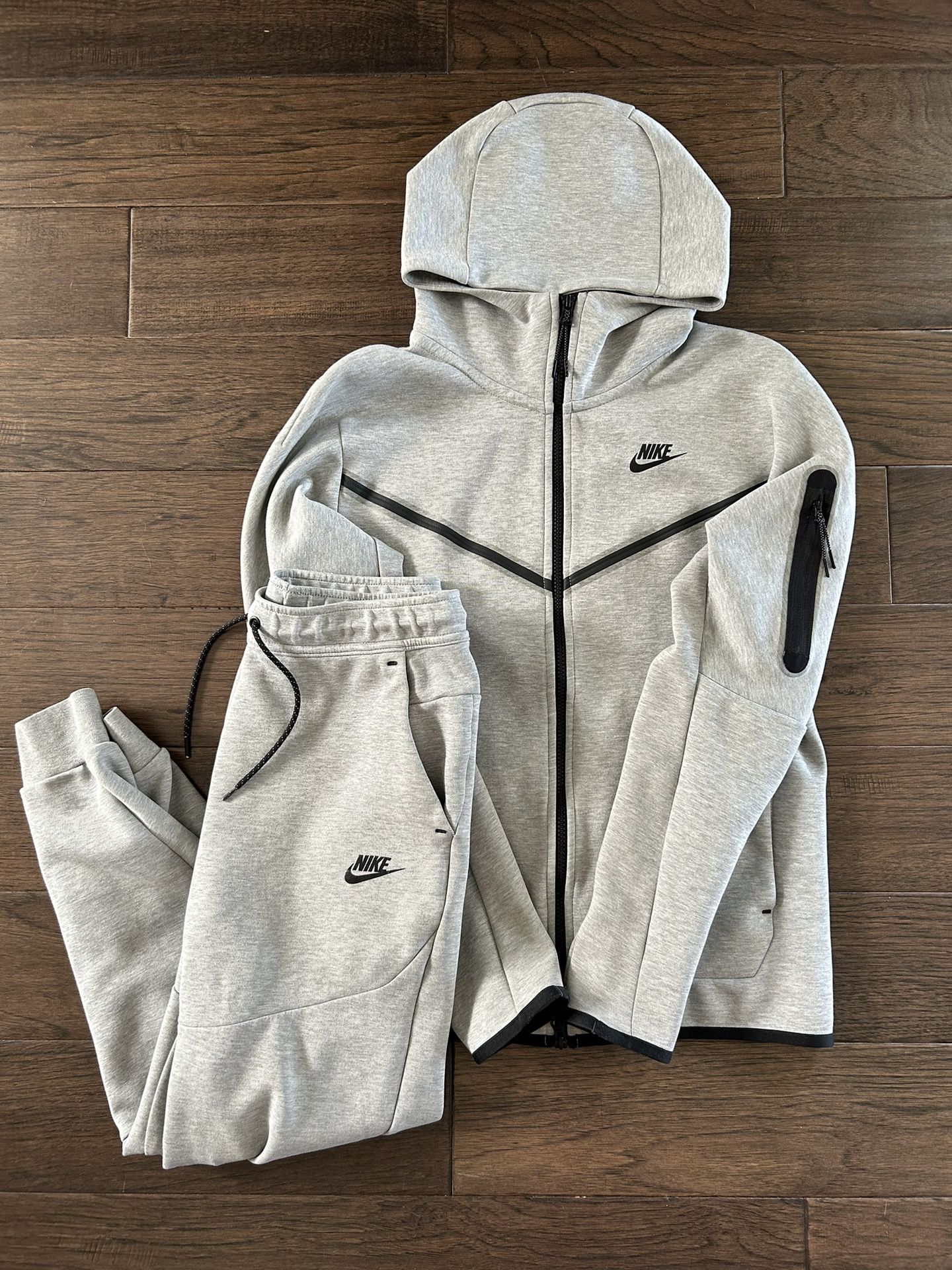 Grey Nike Tech Fleece Size Small Full Set Tracksuit