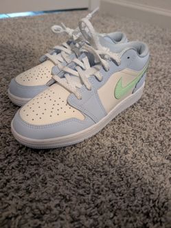 Nike Air Jordan 1 Low Sneakers size 5.5y