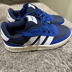 Adidas Breakbase JQ3062 junior boys' sneakers in Collegiate Navy, Dash Grey, and Collegiate Royal 6y