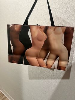 SKIMS Gift Bag / Shopping Bag with Original Wrapping Paper 🖤