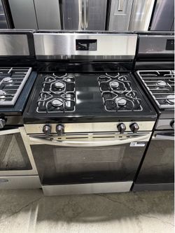 Frigidaire Stainless Steel 4 burner range stove