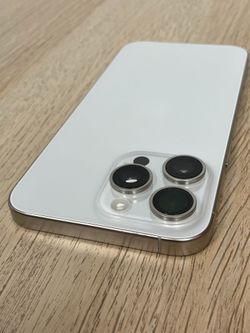 iPhone 15 Pro Max - Unlocked - 256GB 