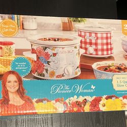 Pioneer Woman Kitchen Set