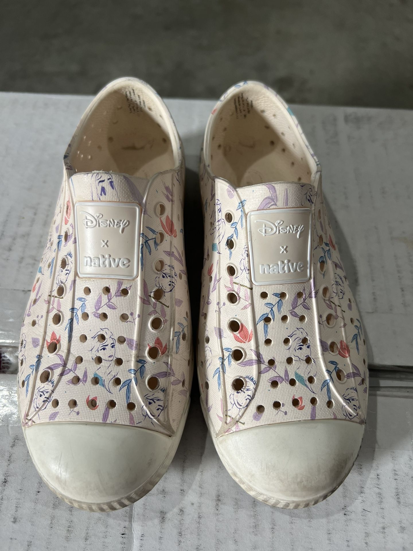 Native Disney Frozen shoes kids size 13