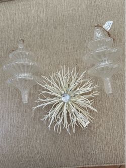 3 ASSORTED CHRISTMAS ORNAMENTS