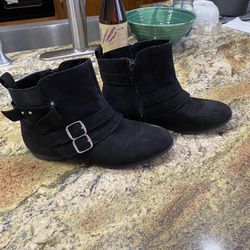 New Price.  Suede Boots 71/2   very cute and comfortable