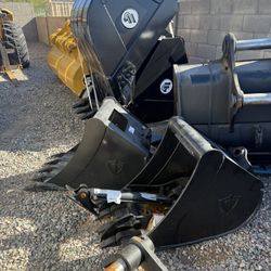 24” 36” Buckets Thumbs 