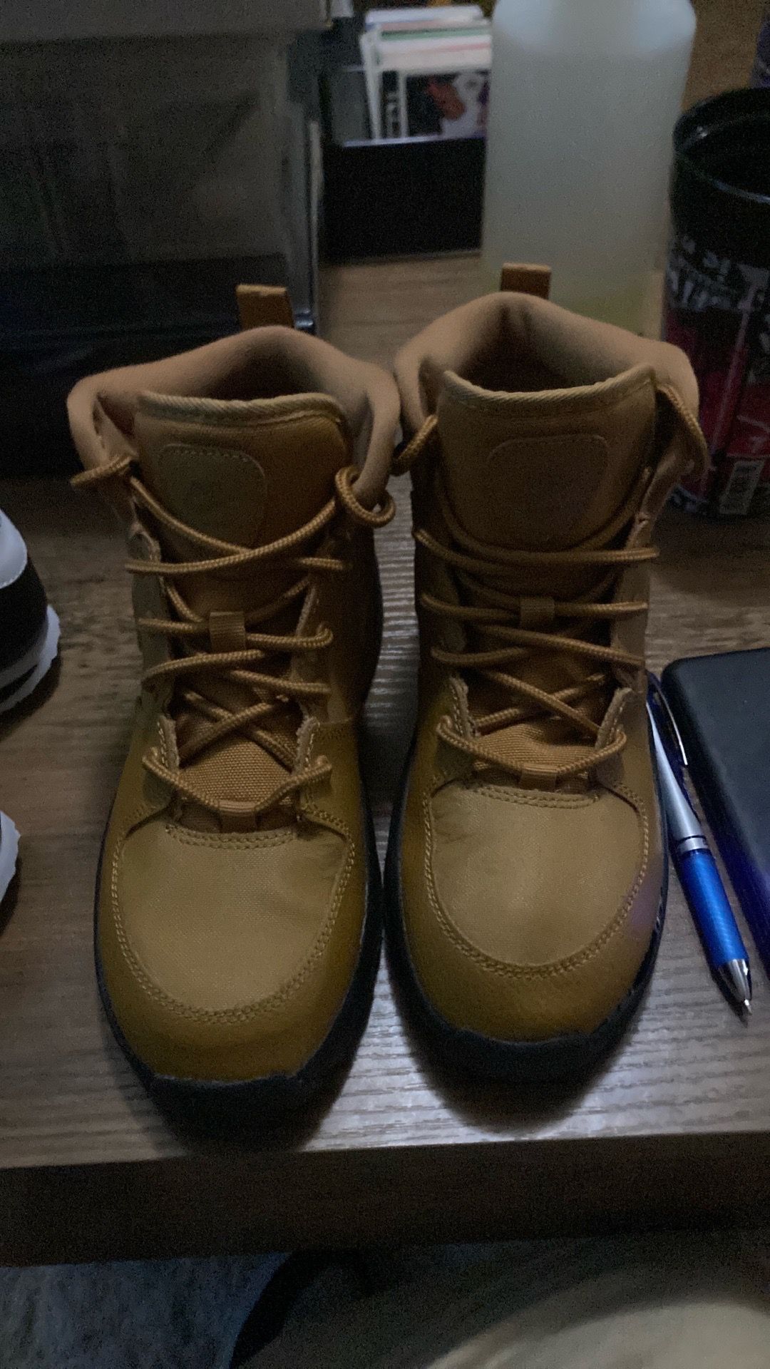 Nike boots Brown size 3 youth