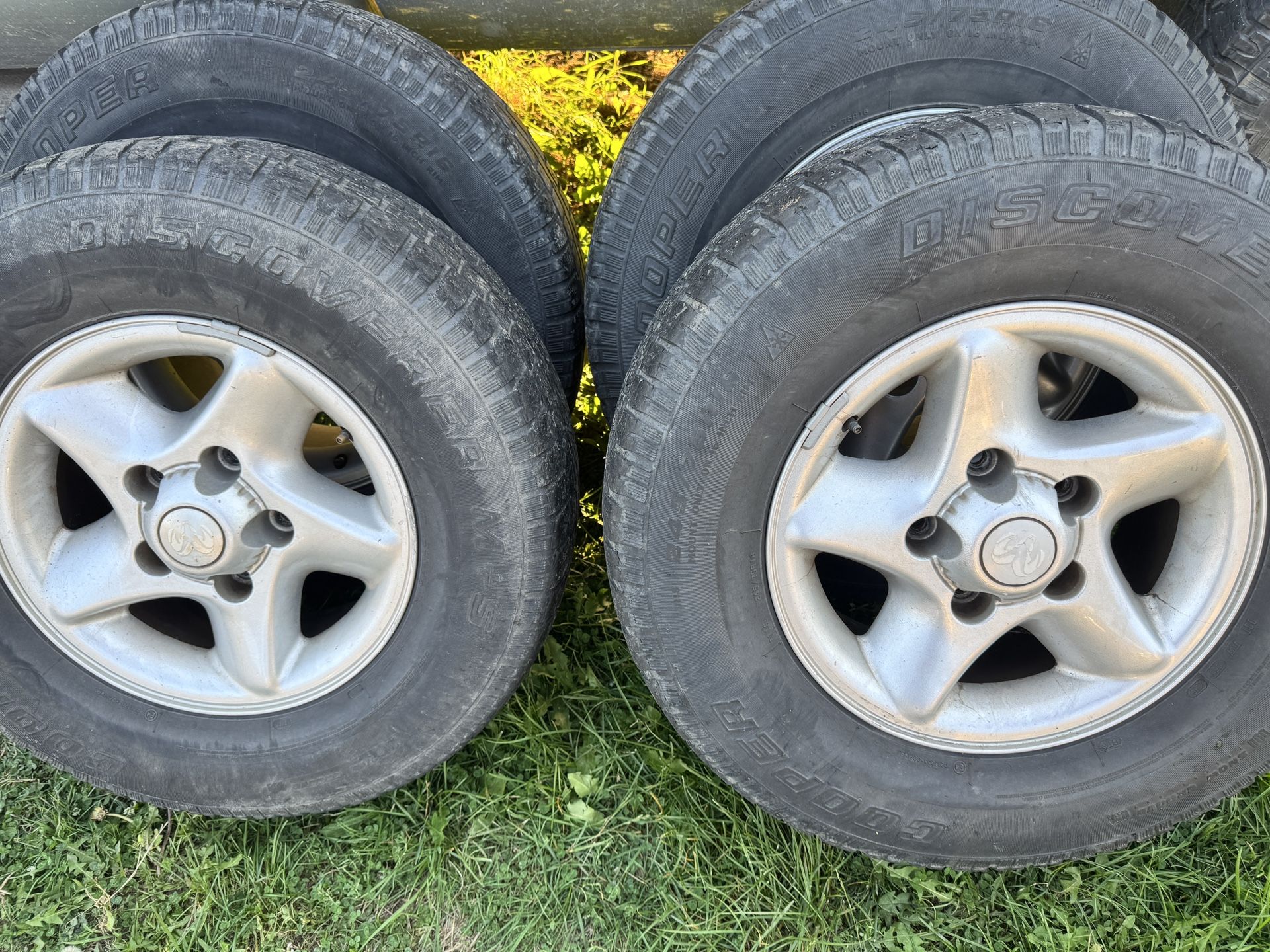 Dodge ram 1500 wheels and tires