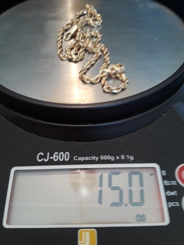 14k Gold Chain 15 grans 18 Inches