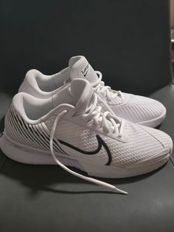 Nike Vapor Pro  (Tennis Sneaker)