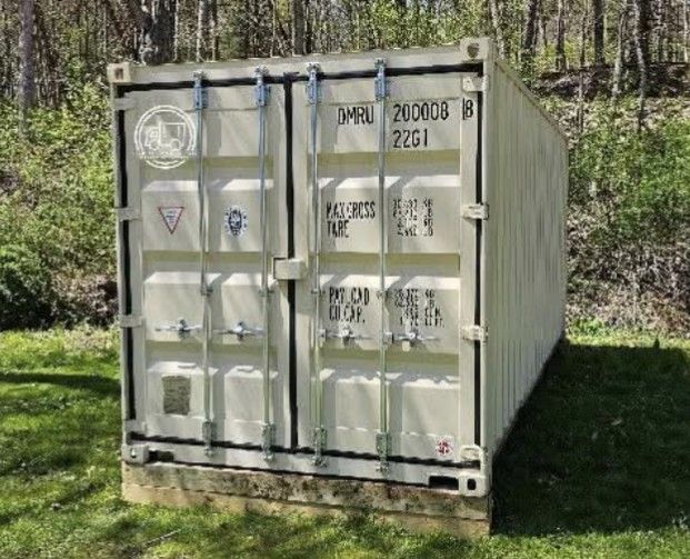 WIND & WATERTIGHT 20’ & 40’ SHIPPING CONTAINERS