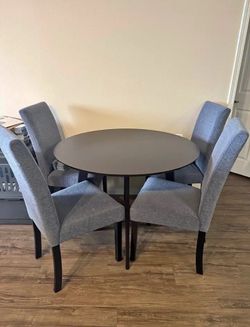 Dining Room Table & Chairs