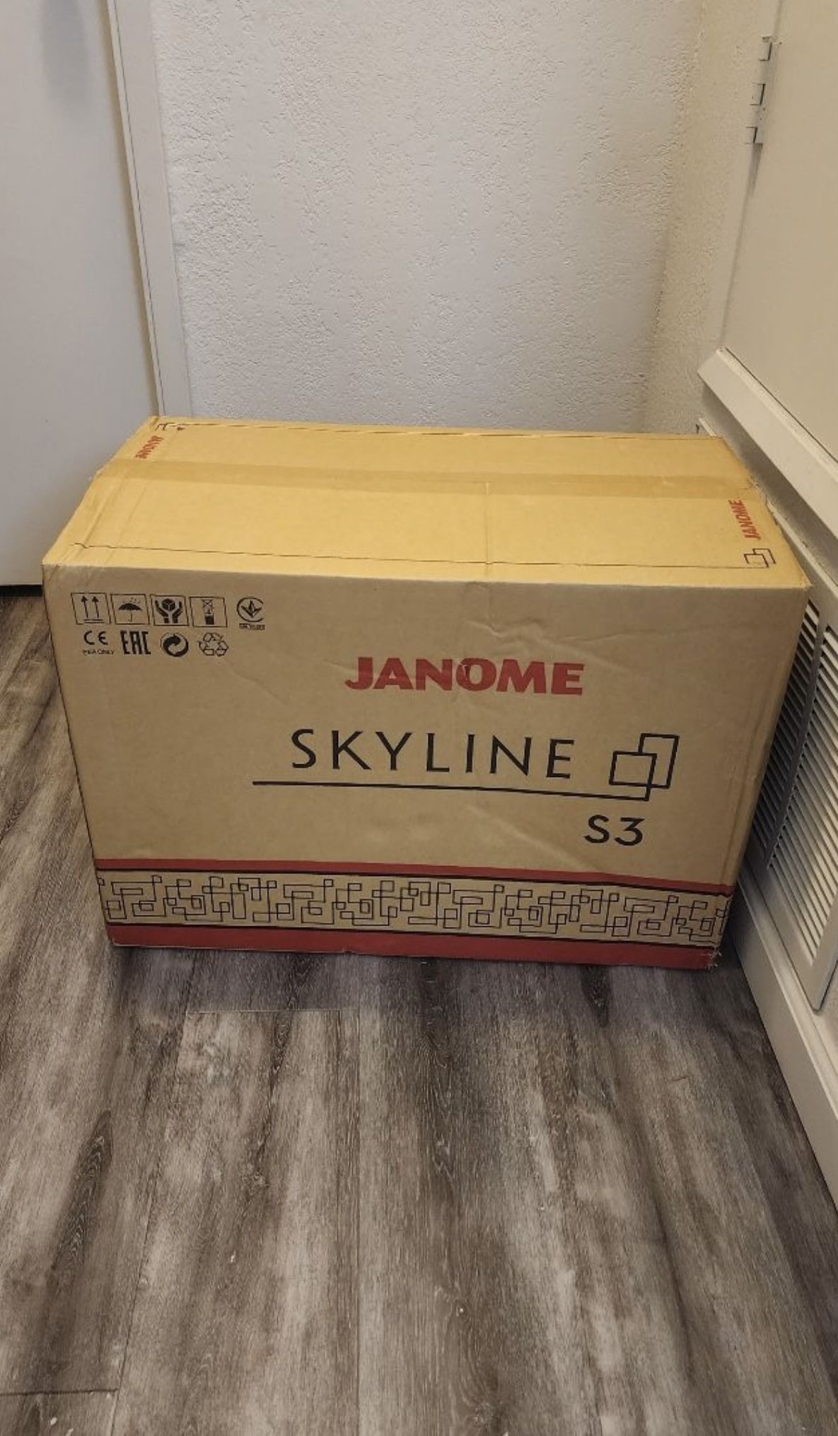 Janome Skyline S3 Sewing Machine