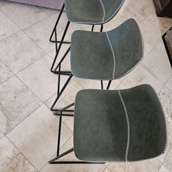 3 bar stools
