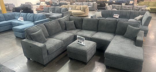 Sectional sofa new in box/ usb port