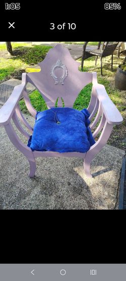 Antique lion's chair