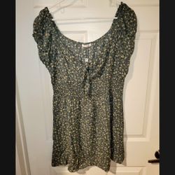 *NWT* Plus Size Green Mini Dress w/ Dainty Flowers (2XL) 
