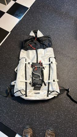 Hyperlite Mountain Gear Halka 70 backpack