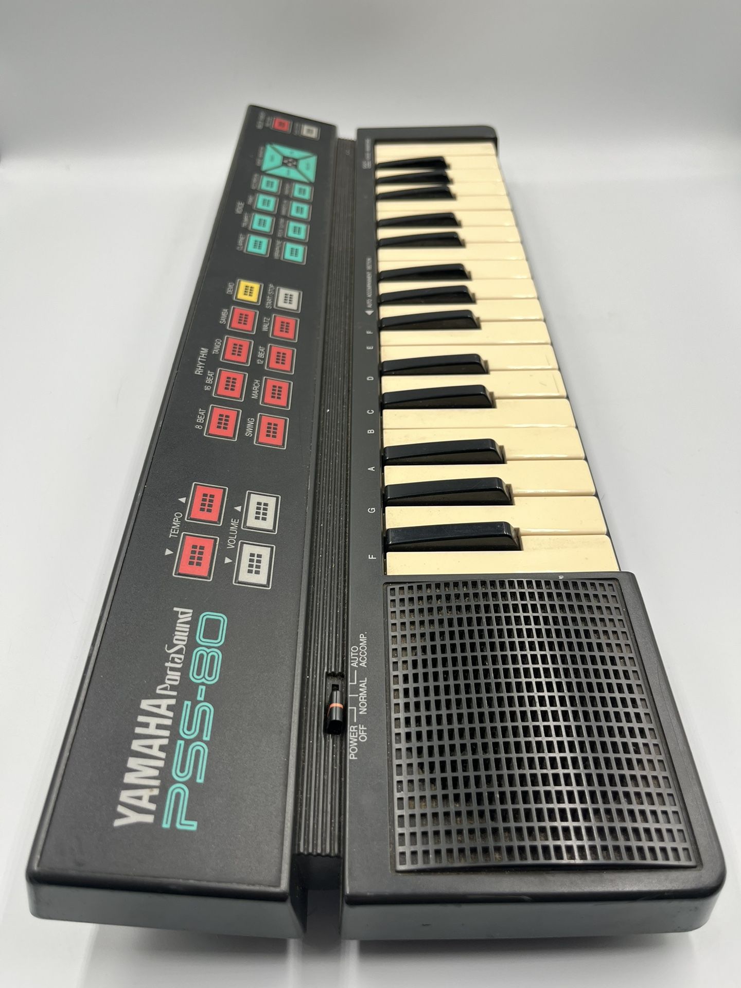 Yamaha PortaSound PSS-80 keyboard 19.5 x 7 x 2. Working Condition. 