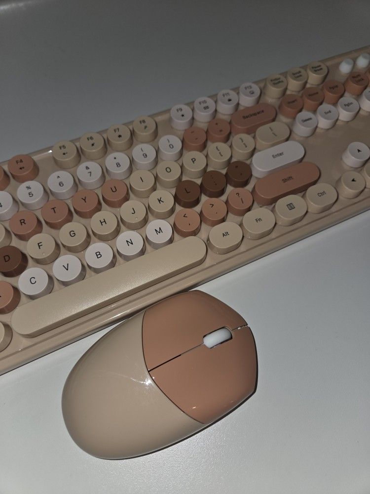 Wireless Keyboard Round Keys And Mouse NIB 