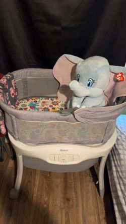 Graco Bedside Rocking Bassinet