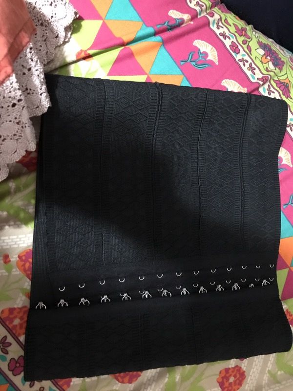 Tummy control shape wear size medium have 3 adjustable hooks