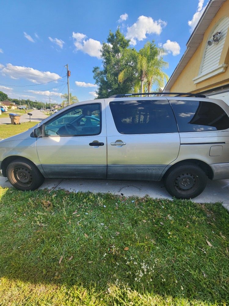 2002 Toyota Sienna