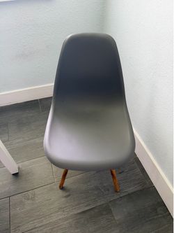 4 Grey chairs