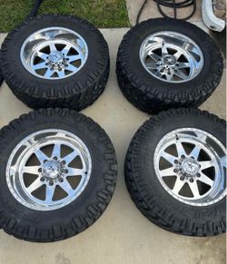 20” American Forces with 37” Tires