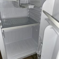Magic Chef Mini Fridge 