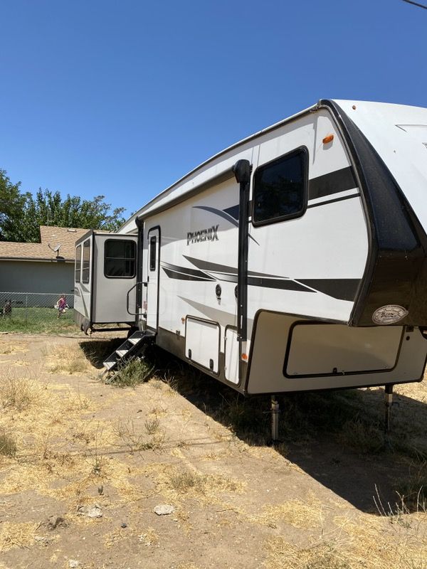 2020 Phoenix Shasta 30bh only used a few times