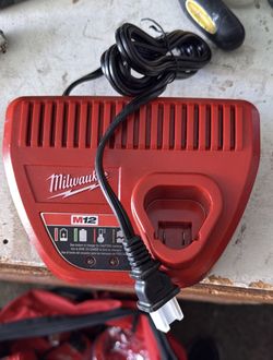 Milwaukee M12 Charger