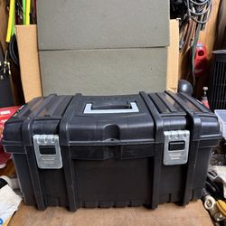 HUSKY TOOL BOX WITH TRAY