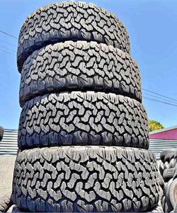 285/65/18'Bfgoodrich 📍📍 Vendo un set de llantas con 80% de vida las 4 📍🌟