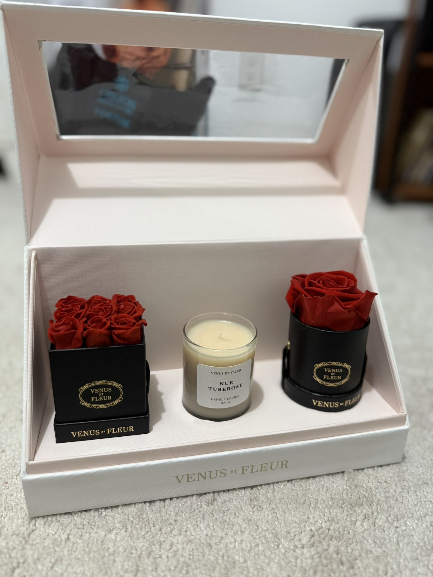 Venus Et Fleur - Roses and Candle Set $120