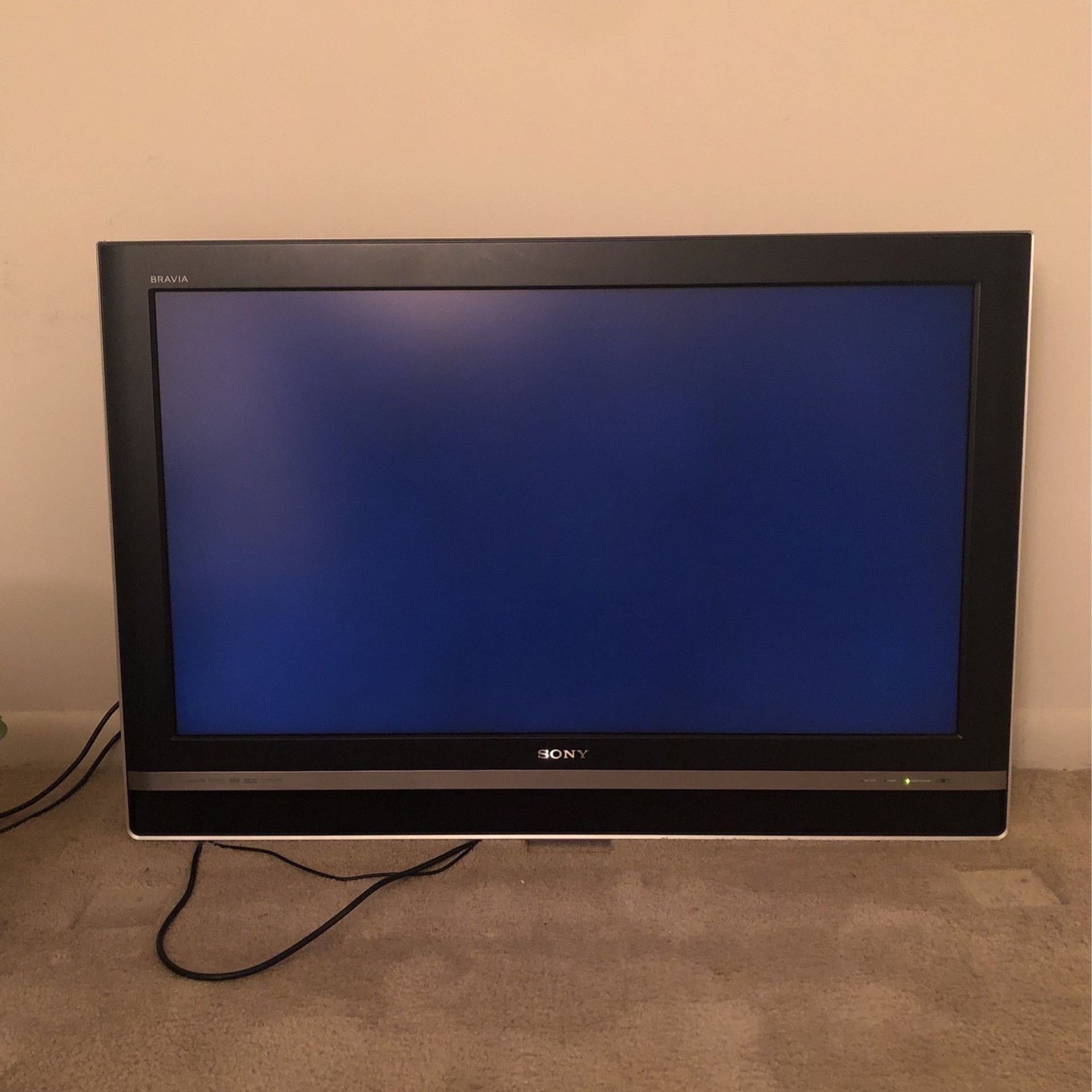 TV - 40” 2005 Sony Flat TV