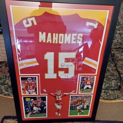Mahomes framed jersey Beckett witness