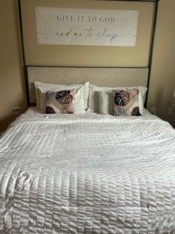 BLACK METAL CANOPY BED (KING)
