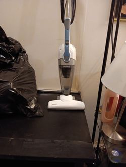 Beautiful, clean Eureka vacuum cleaner like new Used,Maybe one time