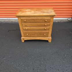Davis Int’l 4 Drawer Dresser 