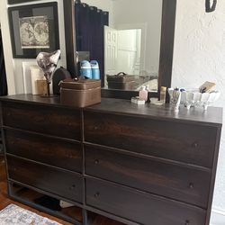 Bedroom Set (Like new)