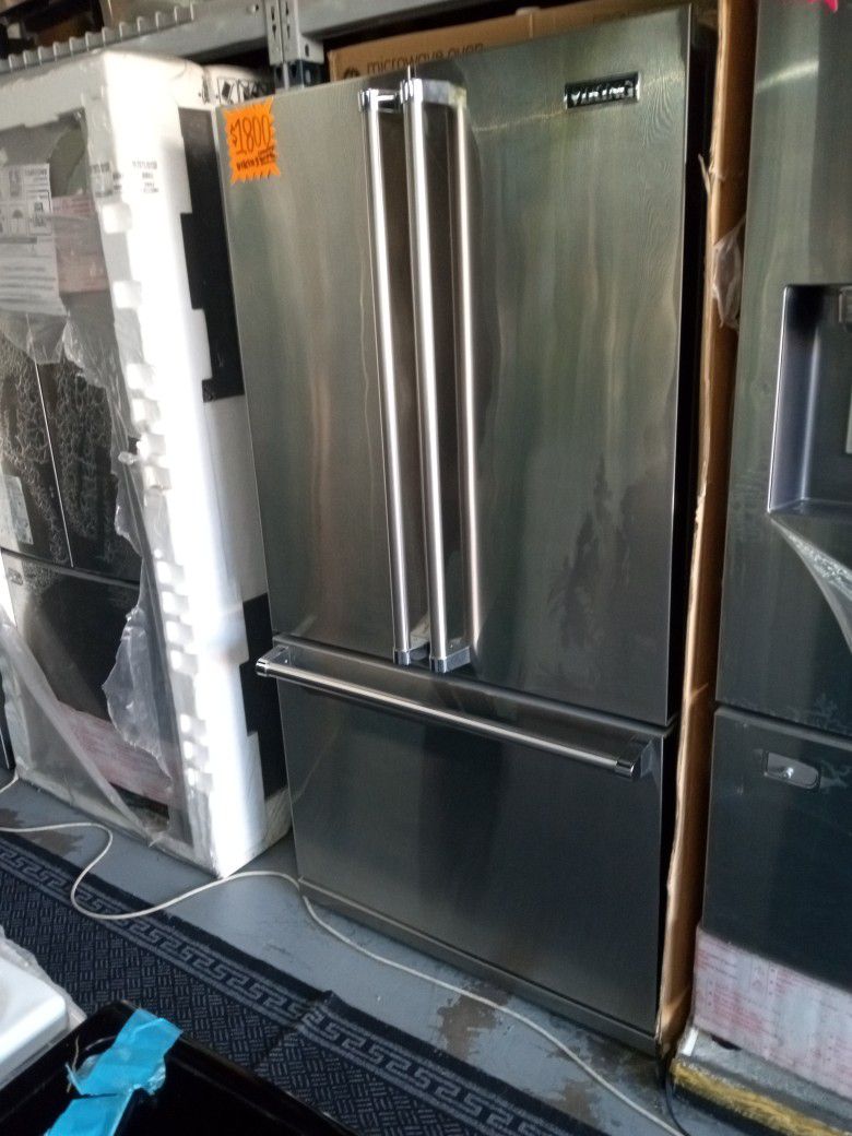 Viking Refrigerator $1200 Stainles Steel Led Lights 